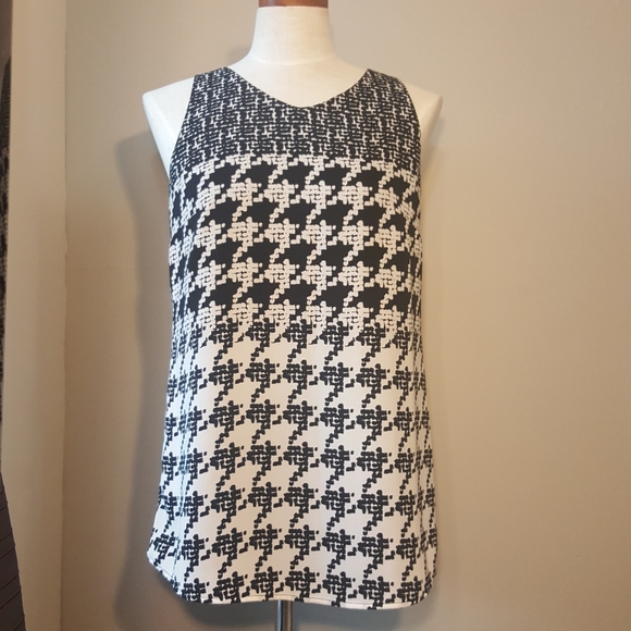 CAbi Houndstooth Broken Check Sleeveless Top - Picture 4 of 9